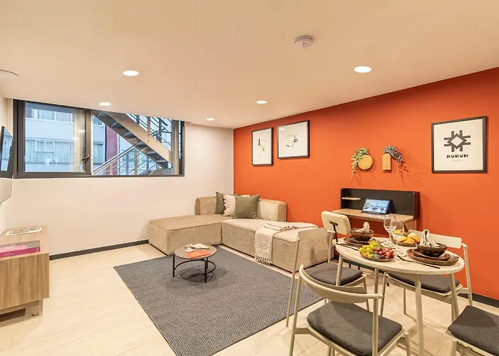 Kukun Socrates Polanco Aparthotel